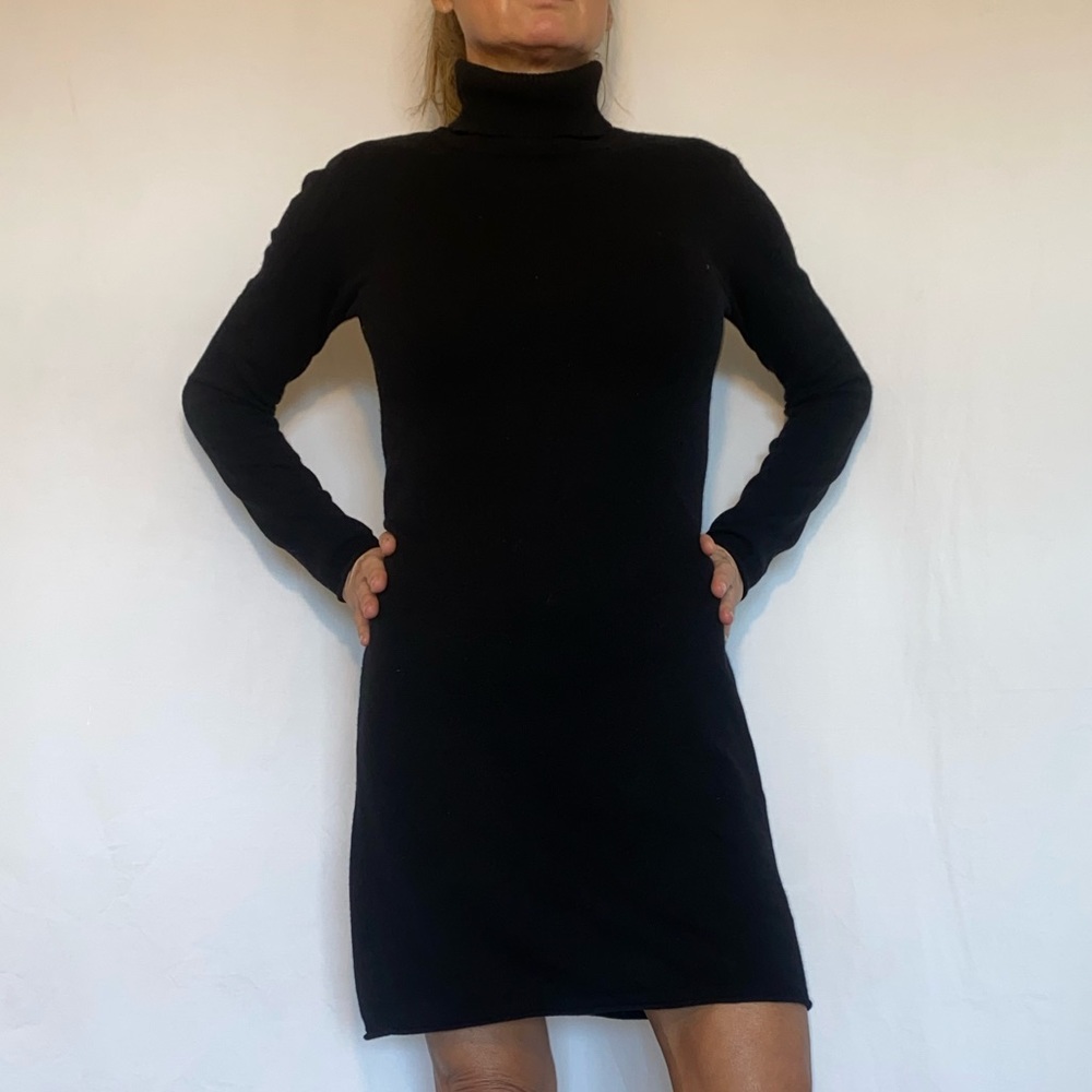 Nieman, Marcus 100 percent cashmere dress turtleneck and long sleeve